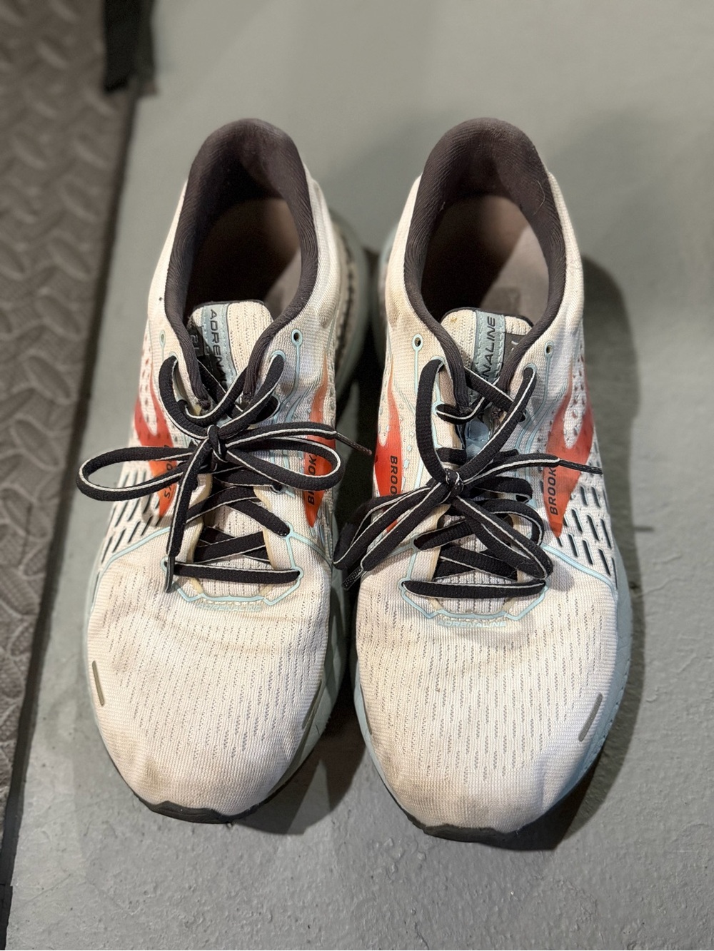 Brooks Womens Adrenaline GTS 21 White Running Shoes Size 10